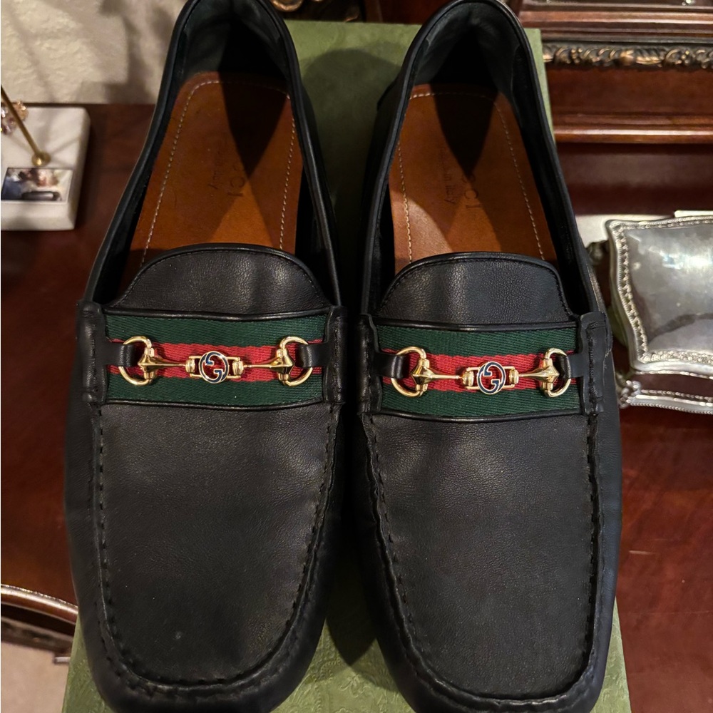 💯% Gucci Black Leather Loafers with Signature Red and Green Stripes